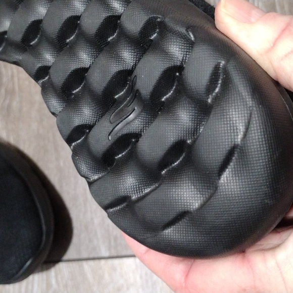 Skechers black suede ankle boots. Size 6.5 - Picture 13 of 14